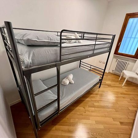 Апартаменты Beija Flor-Trilocale Piazza Garibaldi N18 Дезенцано-дель-Гарда Экстерьер фото