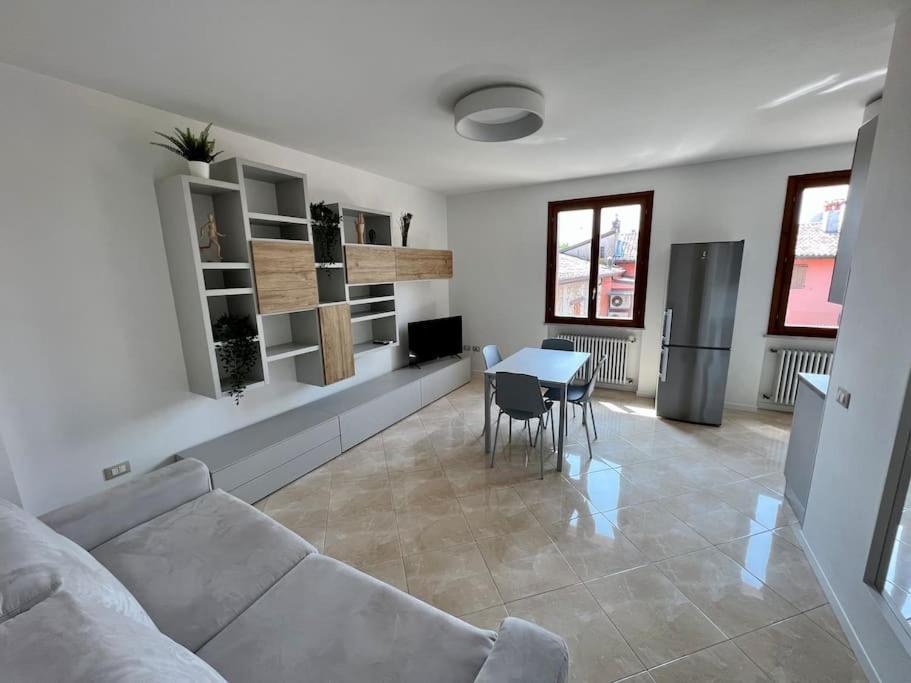 Апартаменты Beija Flor-Trilocale Piazza Garibaldi N18 Дезенцано-дель-Гарда Экстерьер фото