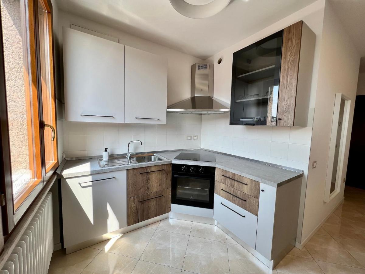 Апартаменты Beija Flor-Trilocale Piazza Garibaldi N18 Дезенцано-дель-Гарда Экстерьер фото